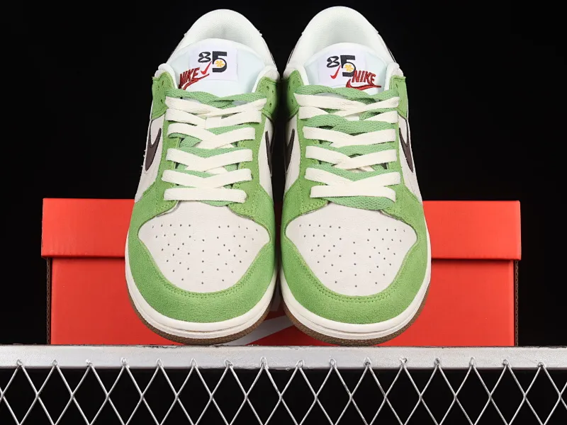 All categories Nk SB Dunk series Nk SB Dunk Low low-top sneakers F version Nk SB Dunk Low "85" gray and red double hook SB low-top sports and leisure sneakers DO9457-103